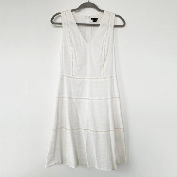 Theory | White Linen V-neck dress | Size 8 - Picture 2 of 2
